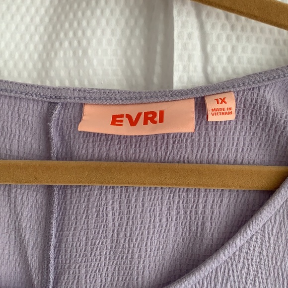 Short sleeve top - Picture 2 of 4